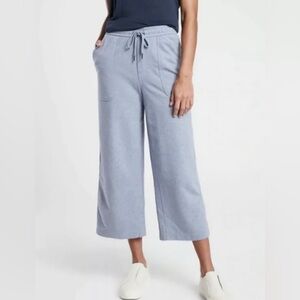Athleta farallon heathered wide leg crop, size 4 in chambray